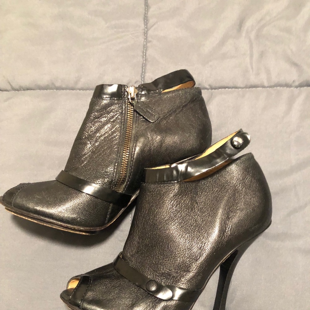 L.a.m.b. Gwen stefani black open toe booties
